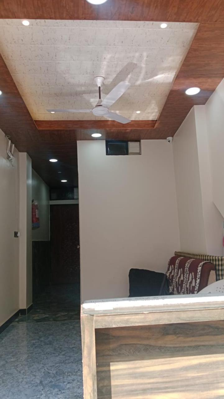Golden Guest House Удджайн Экстерьер фото